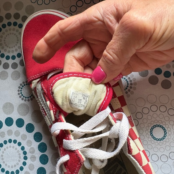 Vans Classic Red & White Checkered 
Pre-love, Sneakets
Men’s 9/women’s 10.5 - Picture 4 of 10